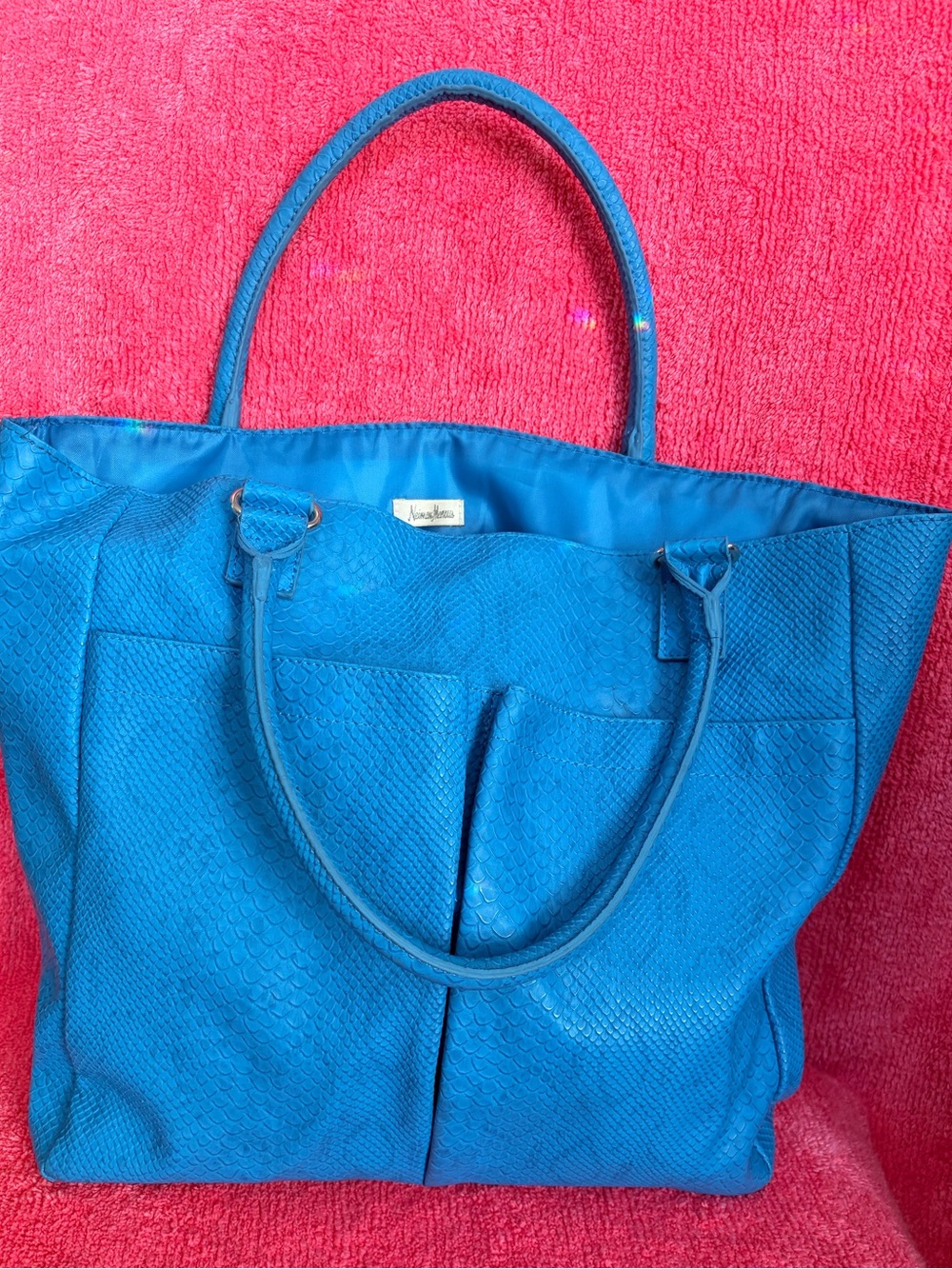 💙Neiman Marcus Snake Textured Tote🐍